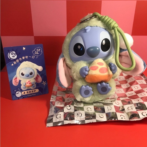 MINISO x DISNEY - STITCH EAT SONETHING BEFORE SLEEP - Crispy Pizza - Picture 1 of 3
